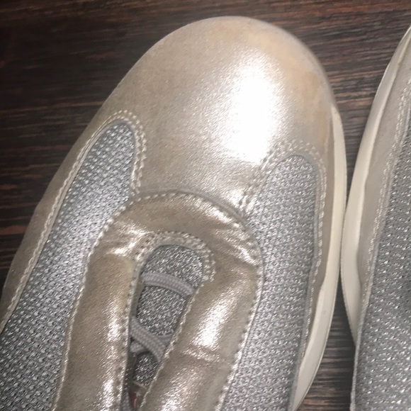 Shoes - Picture 4 of 8